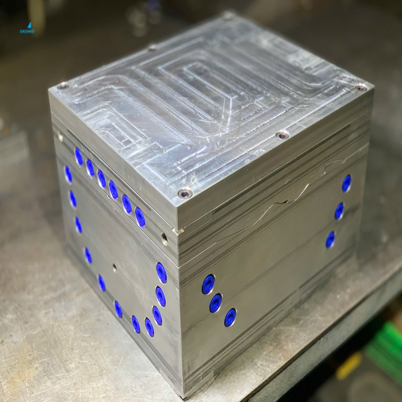 Khuôn mũ bảo hiểm